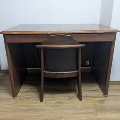【引取に来れる方限定】勉強机&椅子&デスクライトのセットの画像