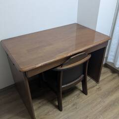 【引取に来れる方限定】勉強机&椅子&デスクライトのセットの画像