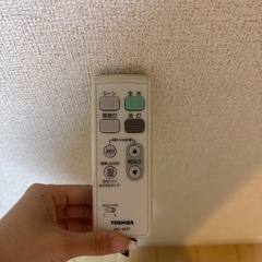 TOSHIBA 電気 LED リモコン付きの画像