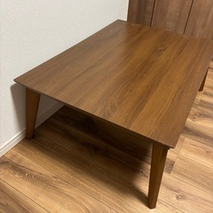 こたつテーブルの画像