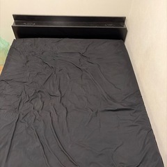 ダブルベッドの画像