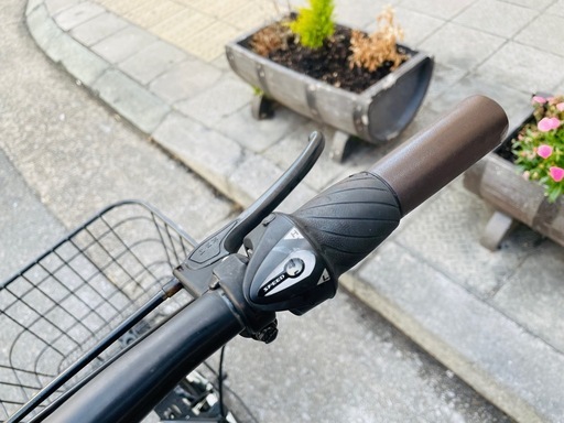 『ＳＡＬＥ　３０％』　折りたたみ自転車　２０インチ　6変速　カゴ　付き　黒　配達可能