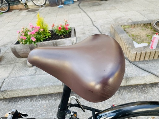 『ＳＡＬＥ　３０％』　折りたたみ自転車　２０インチ　6変速　カゴ　付き　黒　配達可能