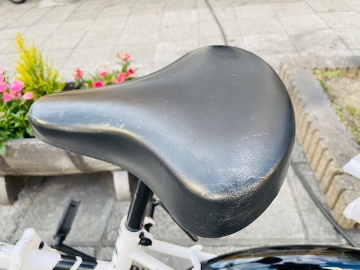 『ＳＡＬＥ　３０％』　折りたたみ自転車　２０インチ　6変速　カゴ　付き　白　配達可能