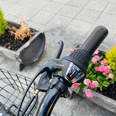 『ＳＡＬＥ　３０％』　折りたたみ自転車　２０インチ　6変速　カゴ　付き　白　配達可能の画像