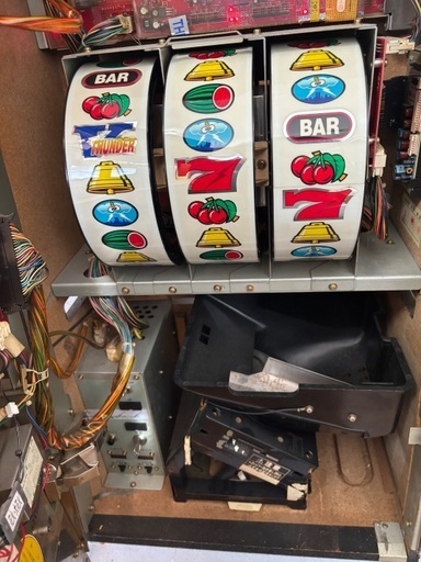 パチスロ実機 4号機 サンダーV