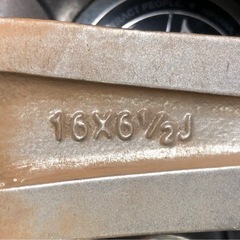 16インチ　スタッドレス　215/60R16 PCD114.3 16×6.5jの画像