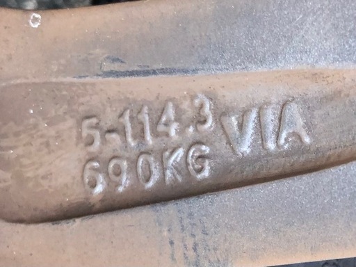 16インチ　スタッドレス　215/60R16 PCD114.3 16×6.5j
