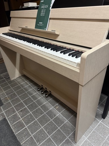 新品同様2023年製YAMAHA電子ピアノ　YDP-S35 WA 木彫白い美品　アリウス