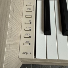 新品同様2023年製YAMAHA電子ピアノ　YDP-S35 WA 木彫白い美品　アリウス の画像