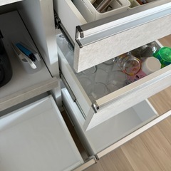 【食器棚】 幅90cm高さ180cm前後 家電・食器なしの画像