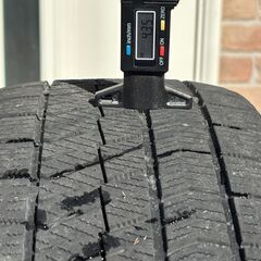 ホイール付きスタッドレスタイヤ２１５／６０Ｒ１６　２０２０年製　ブリヂストン　ブリザックVRX2　BRIDGESTONE BLIZZAK VRX2の画像