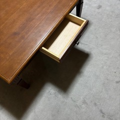 引き出し付きレトロモダンなローテーブル　おしゃれ　アンティークの画像
