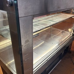 取りに来られる方、あげます！強化ガラスショーケースの画像