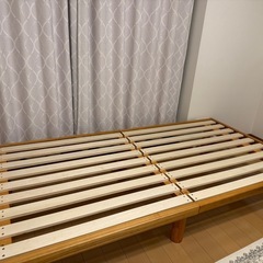 ベッドフレームの画像