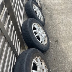 ノーマルタイヤ＋アルミホイールの画像