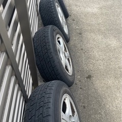 スタッドレスタイヤ、アルミホイールの画像