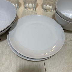 IKEAお皿コップセットの画像