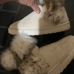 レア色✨白色✨ムートンブーツ✨ファー付き✨の画像