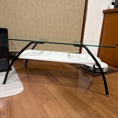 ガラステーブルの画像