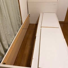 ベッドフレームの画像