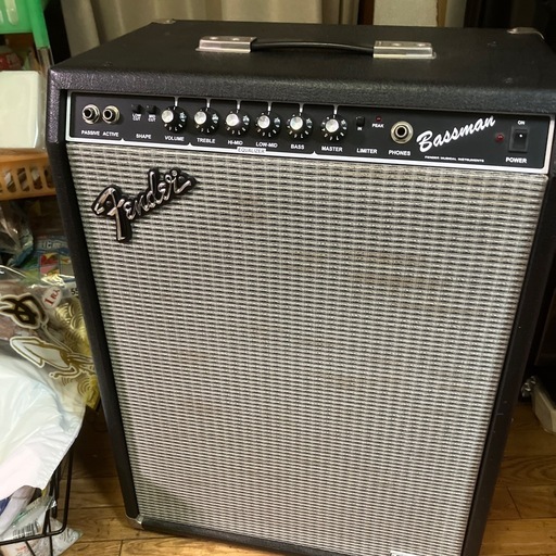 フェンダーベースアンプ