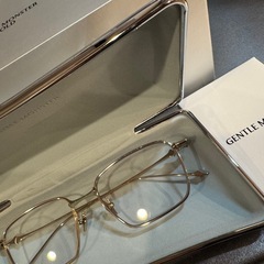 ジェントルモンスターGOLDメガネの画像