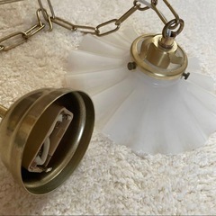 【決定しました】ペンダントライト　フリルデザイン　ホワイトガラスの画像