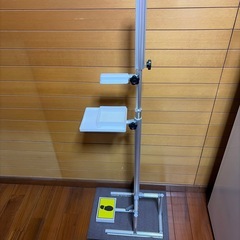 足踏み式の消毒液スタンドの画像