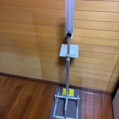 足踏み式の消毒液スタンドの画像