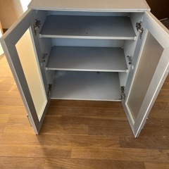 収納棚の画像