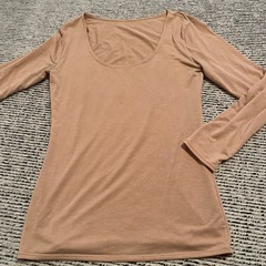 お値下げしました♪Mサイズ　ヒ－トテック　透けにくいアプリコットべ－ジュ　機能性インナー　　　の画像