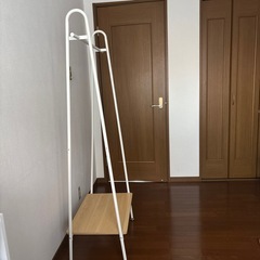 美品　ハンガーラック　　棚付きの画像