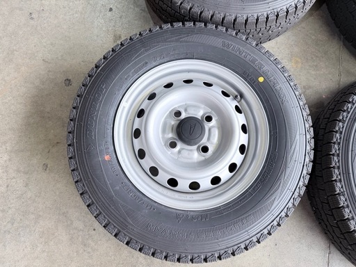 145/80R12・2024年製造・ウインターマックス・残約8ミリ・ハイゼット