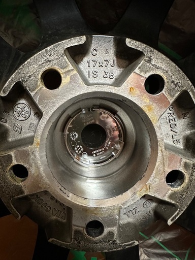 30系アルファード　スタッドレスタイヤ4本セットV3 225/60R17
