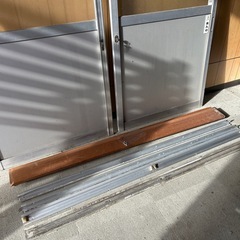 幅1850　引違いドア　出入口　アルミサッシ　鍵付き　　シルバーの画像