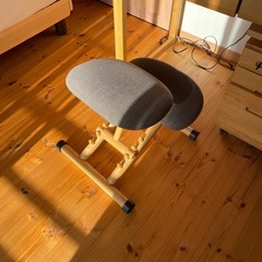 カリモク　学習机の画像