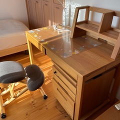 カリモク　学習机の画像