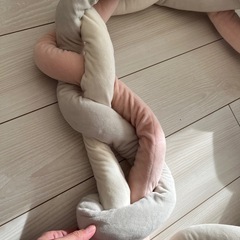 ベッドガード　三つ編み　クッションの画像