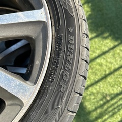 ブリヂストン「SICUREZZA（シクレッツァ）」のアルミホイールとダンロップのタイヤのセット
の画像