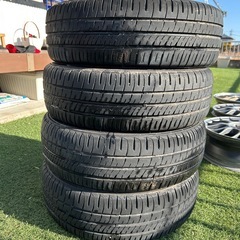 ブリヂストン「SICUREZZA（シクレッツァ）」のアルミホイールとダンロップのタイヤのセット
の画像