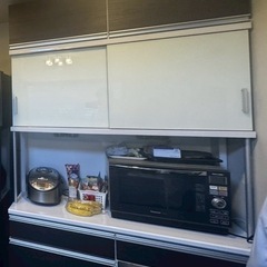 【無料】キッチンカップボード　明日　ダークブラウン　高級感の画像