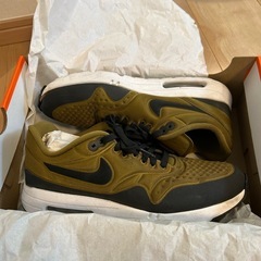 ナイキ　NIKE スニーカー　カーキの画像