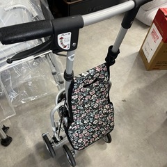 【美品】カワムラサイクル 車椅子 & 島製作所 サニーウォーカー & 入浴椅子 介護用品3点セットの画像