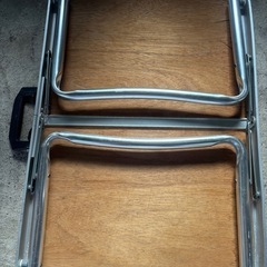 折りたたみテーブルの画像