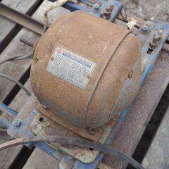 台座付き　製粉機　ジャンク（非食品にお使い下さい）20年ものぐらいの画像