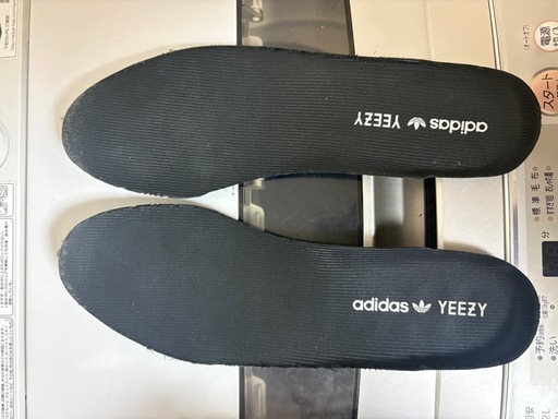 adidas　YEEZY BOOST 350 V2 
