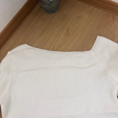 GRL ワンショルダーフレアスリーブニットトップス　の画像