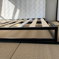 ベッドフレームの画像