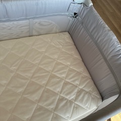 折りたたみベビーベッドの画像